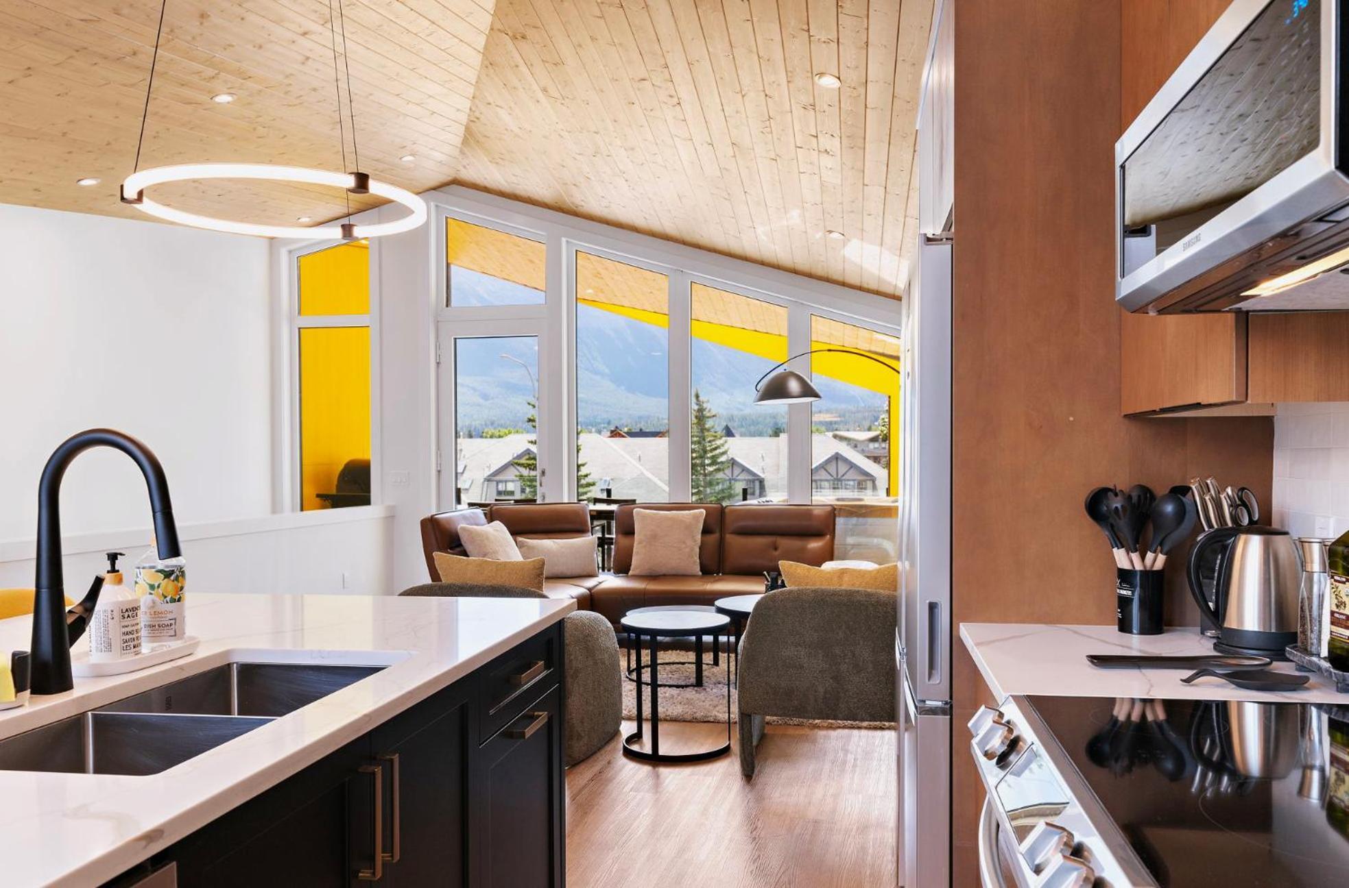 Raven'S Peak 105 - Ultra Luxe Mountain Retreat Villa Canmore Exterior photo
