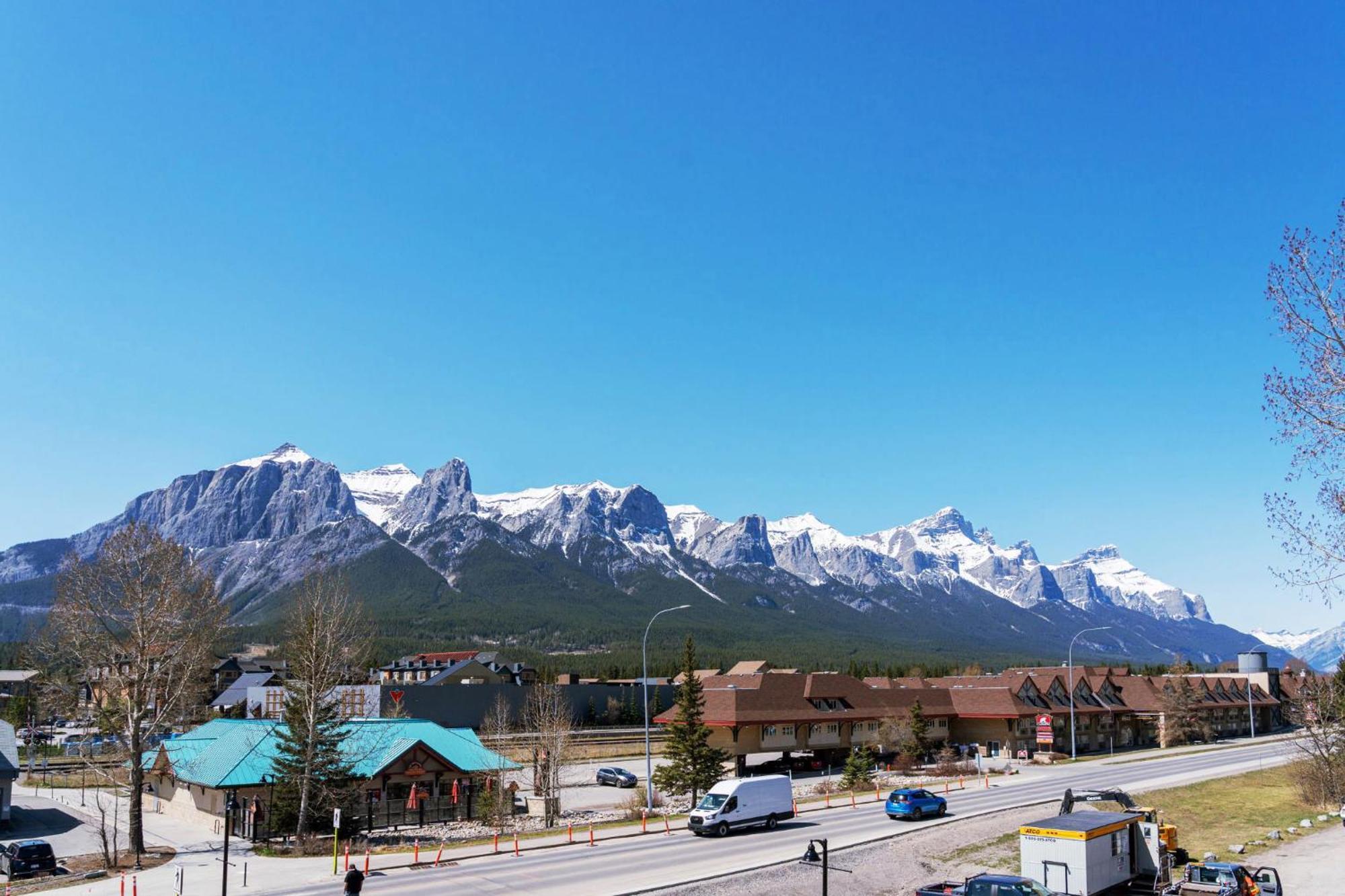Raven'S Peak 105 - Ultra Luxe Mountain Retreat Villa Canmore Exterior photo